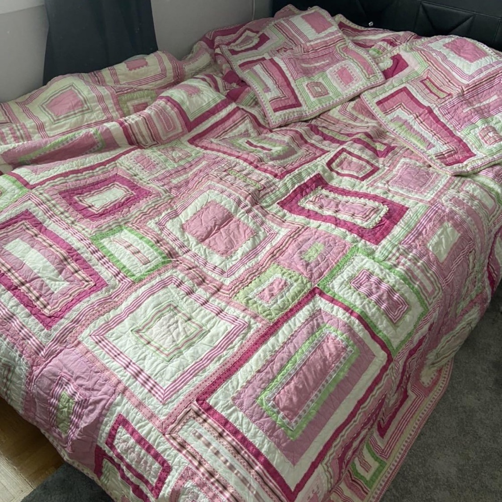 Double bed Quilt with two pillow cases